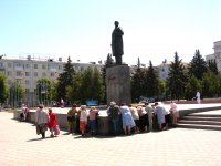 Господу помолимся. Луганск, центральная площадь.